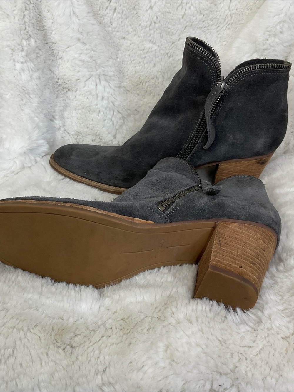 Dolce Vita Twin Zip Gray Suede Stacked Heel Ankle Booties Size 10 - Picture 7 of 14